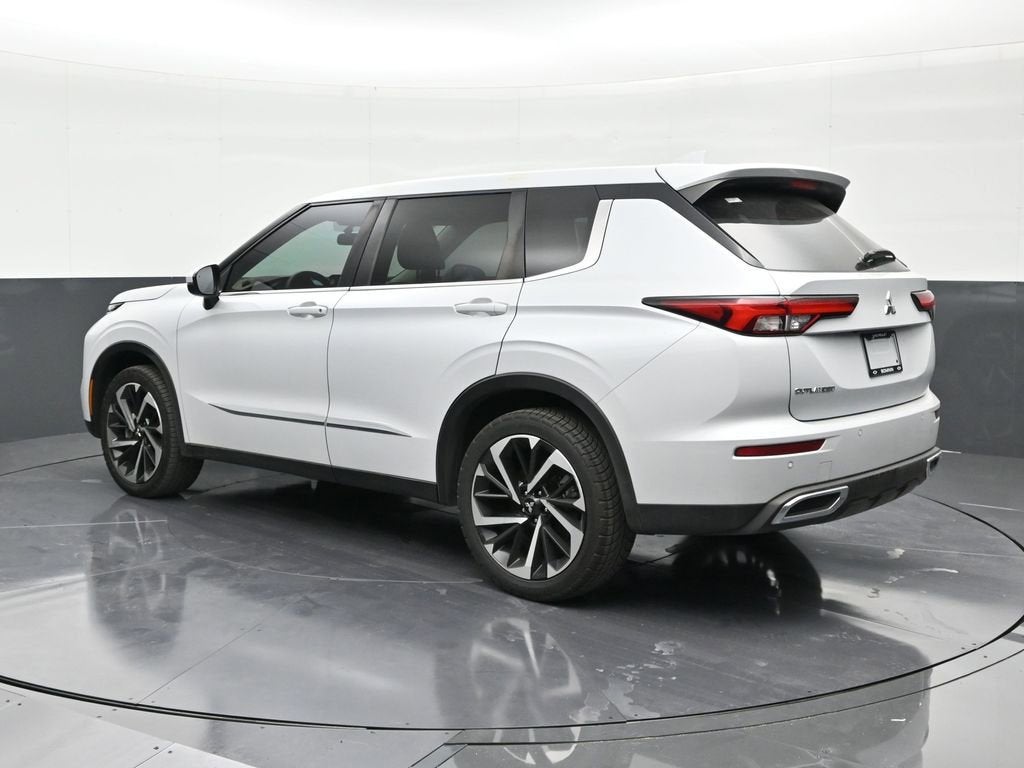 2022 Mitsubishi Outlander ES