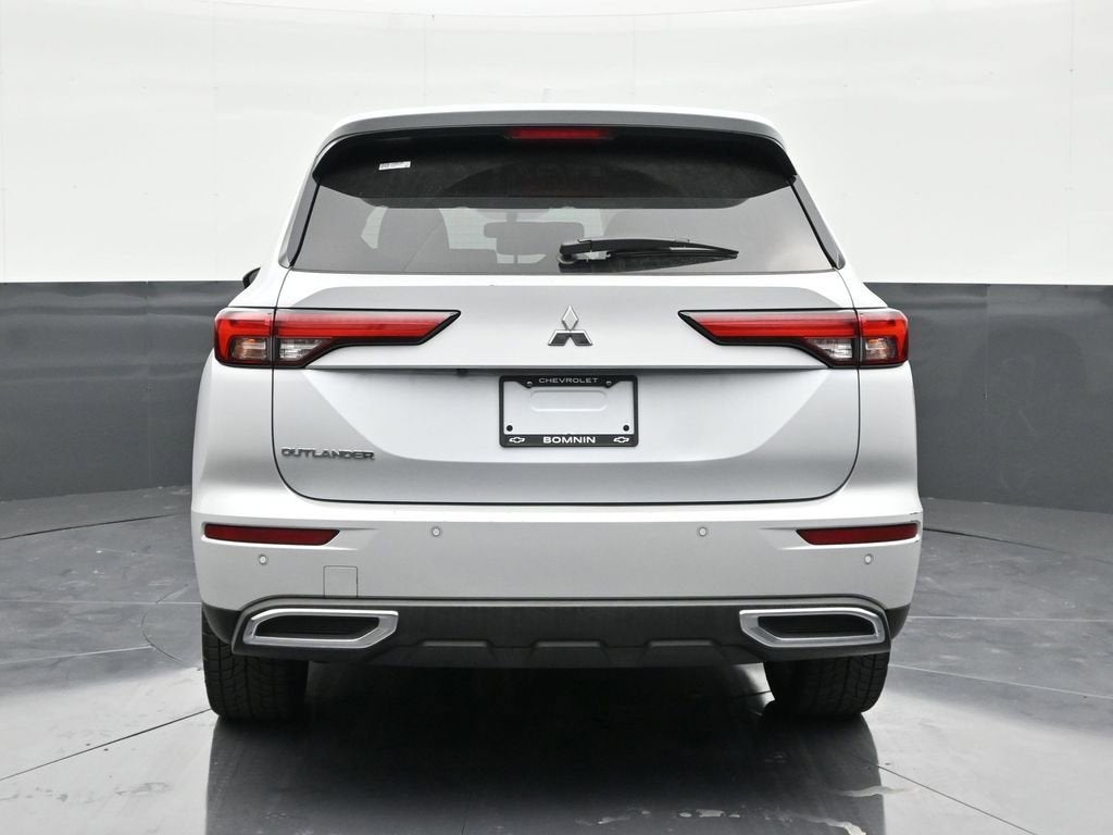 2022 Mitsubishi Outlander ES
