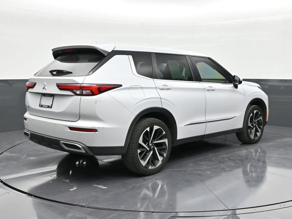 2022 Mitsubishi Outlander ES