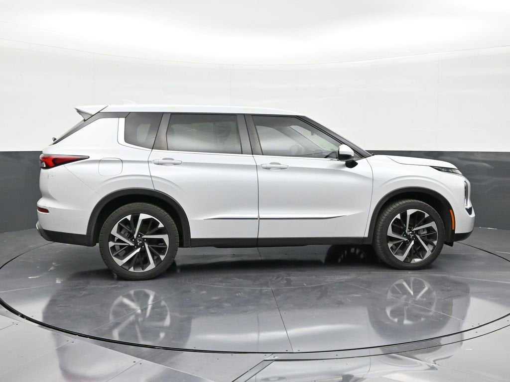 2022 Mitsubishi Outlander ES