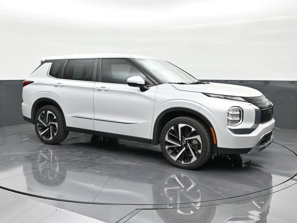 2022 Mitsubishi Outlander ES