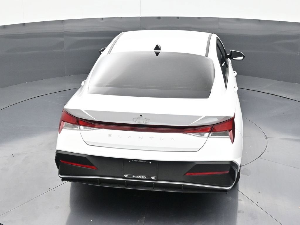 2024 Hyundai Elantra SE