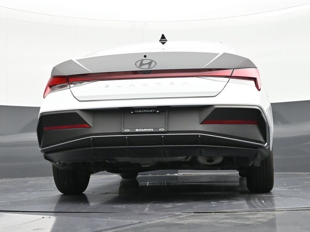 2024 Hyundai Elantra SE