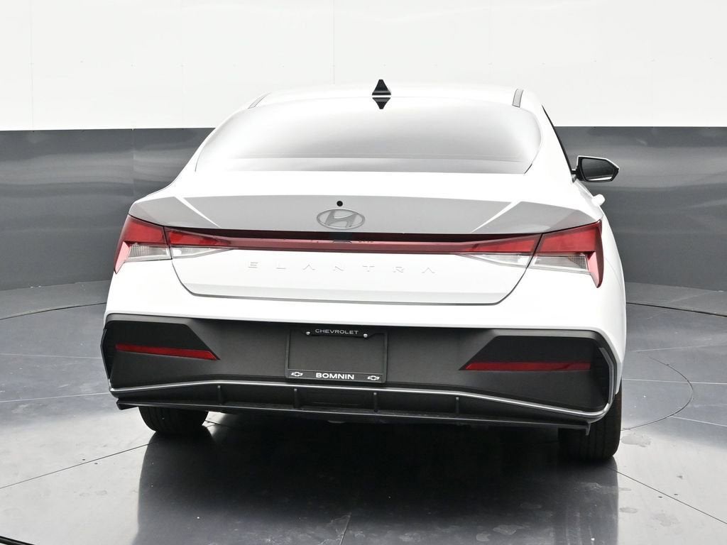 2024 Hyundai Elantra SE