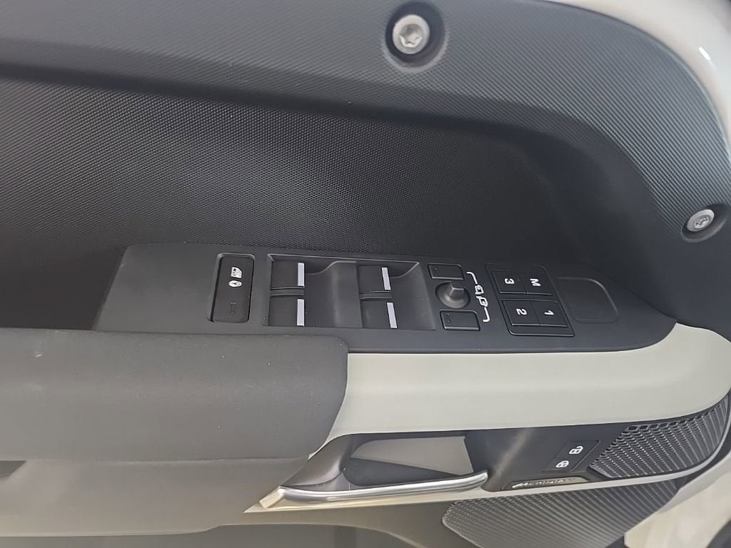 2023 Land Rover Defender S