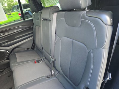 2022 Jeep Grand Cherokee L Laredo