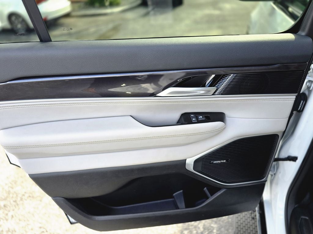 2024 Jeep Wagoneer Base