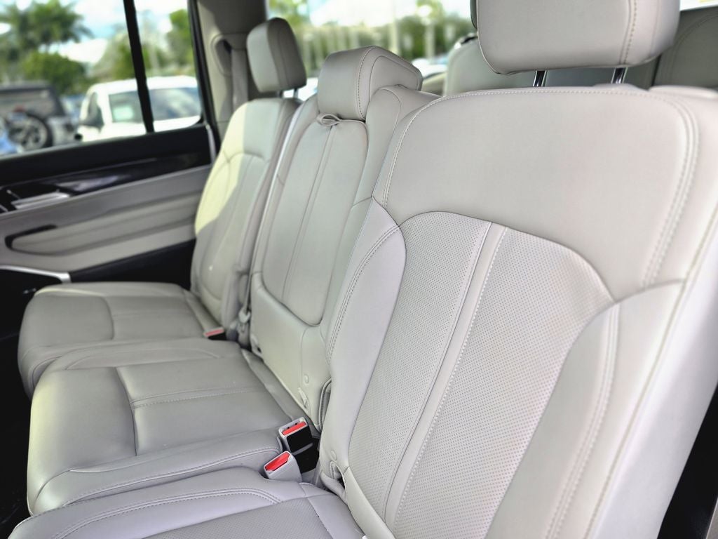 2024 Jeep Wagoneer Base