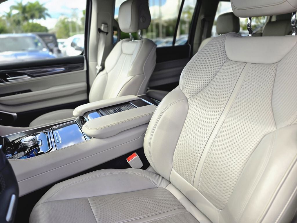 2024 Jeep Wagoneer Base