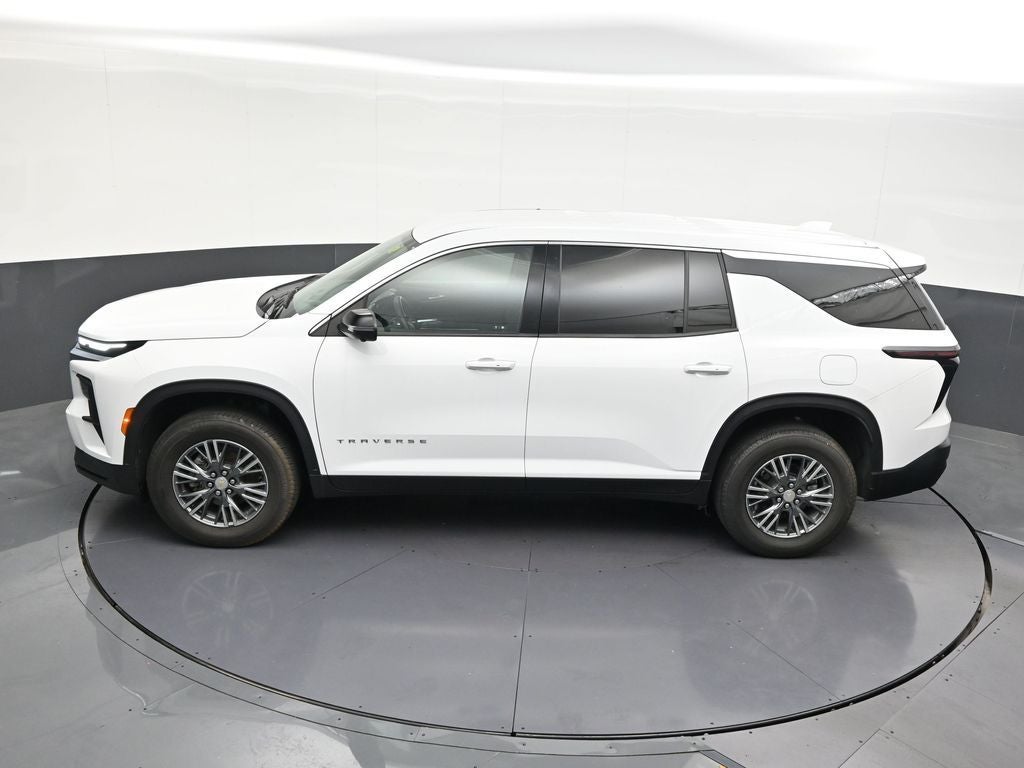 2024 Chevrolet Traverse LS
