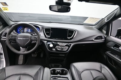 2024 Chrysler Pacifica Hybrid Select Premium S Appearance