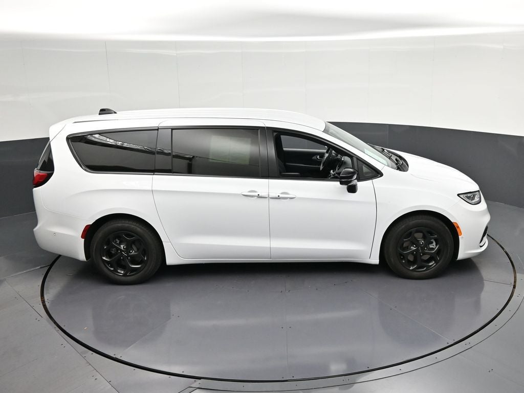 2024 Chrysler Pacifica Hybrid Select Premium S Appearance