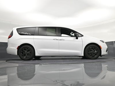 2024 Chrysler Pacifica Hybrid Select Premium S Appearance