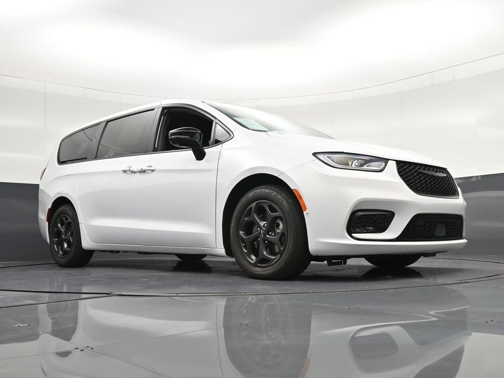 2024 Chrysler Pacifica Hybrid Select Premium S Appearance