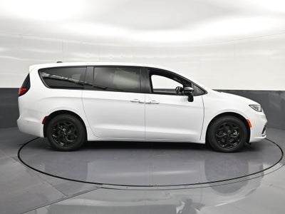 2024 Chrysler Pacifica Hybrid Select Premium S Appearance