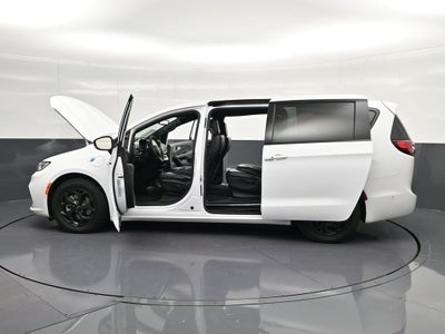 2024 Chrysler Pacifica Hybrid Select Premium S Appearance