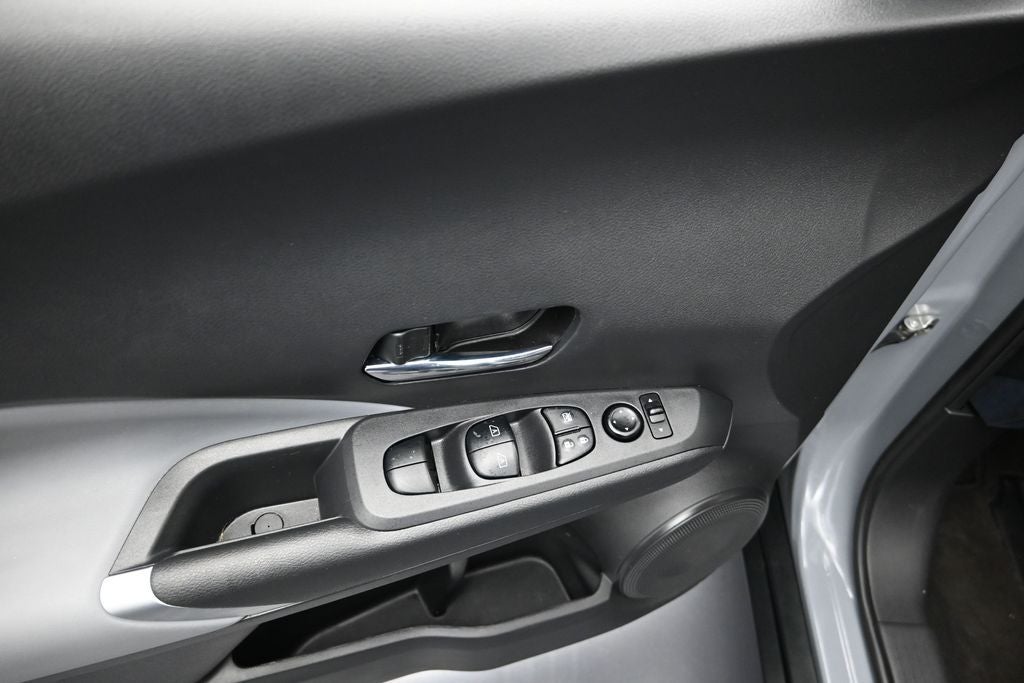 2022 Nissan Kicks SR