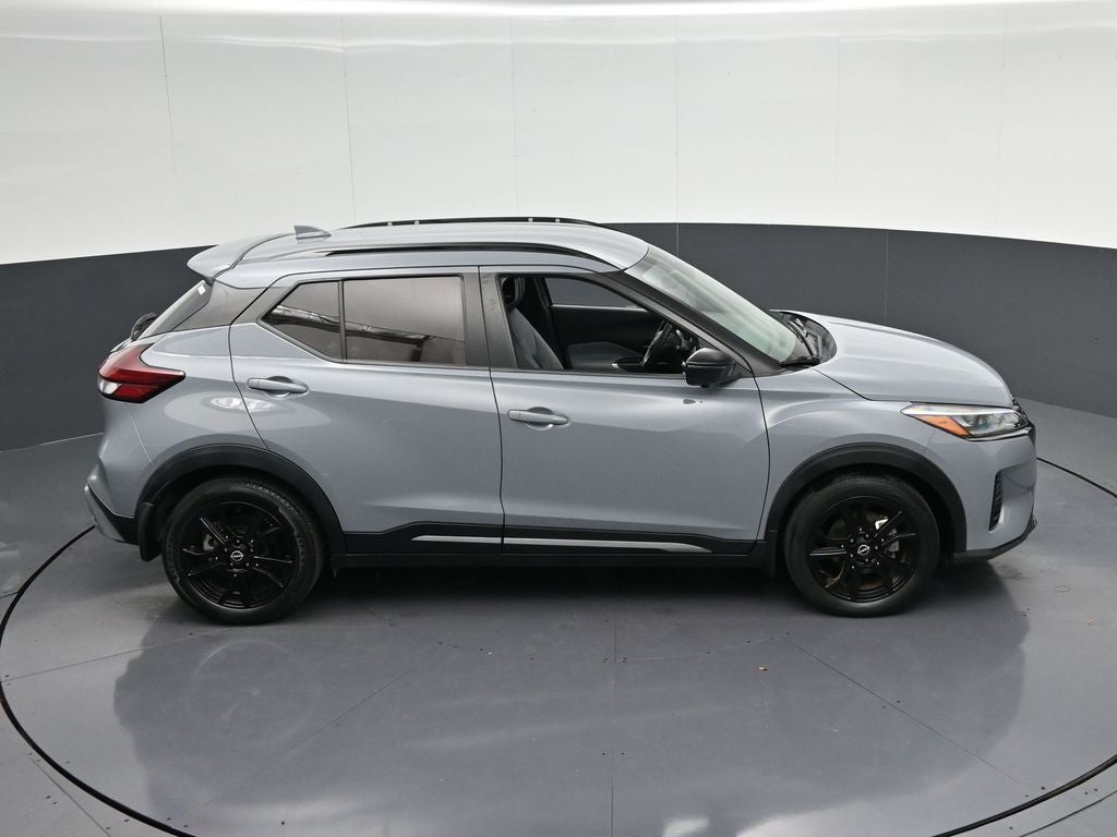 2022 Nissan Kicks SR