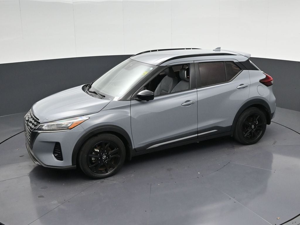 2022 Nissan Kicks SR