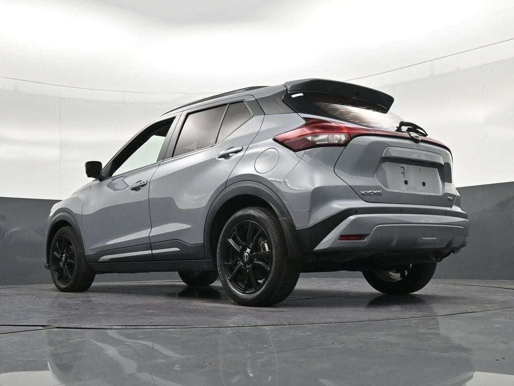 2022 Nissan Kicks SR