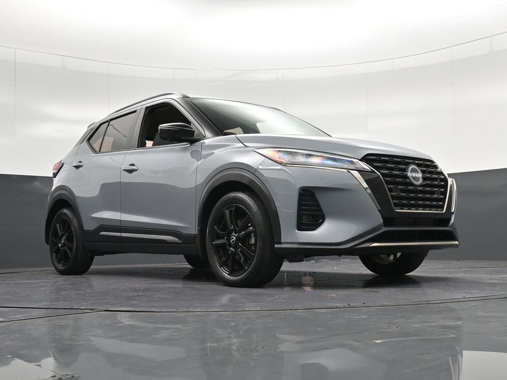 2022 Nissan Kicks SR