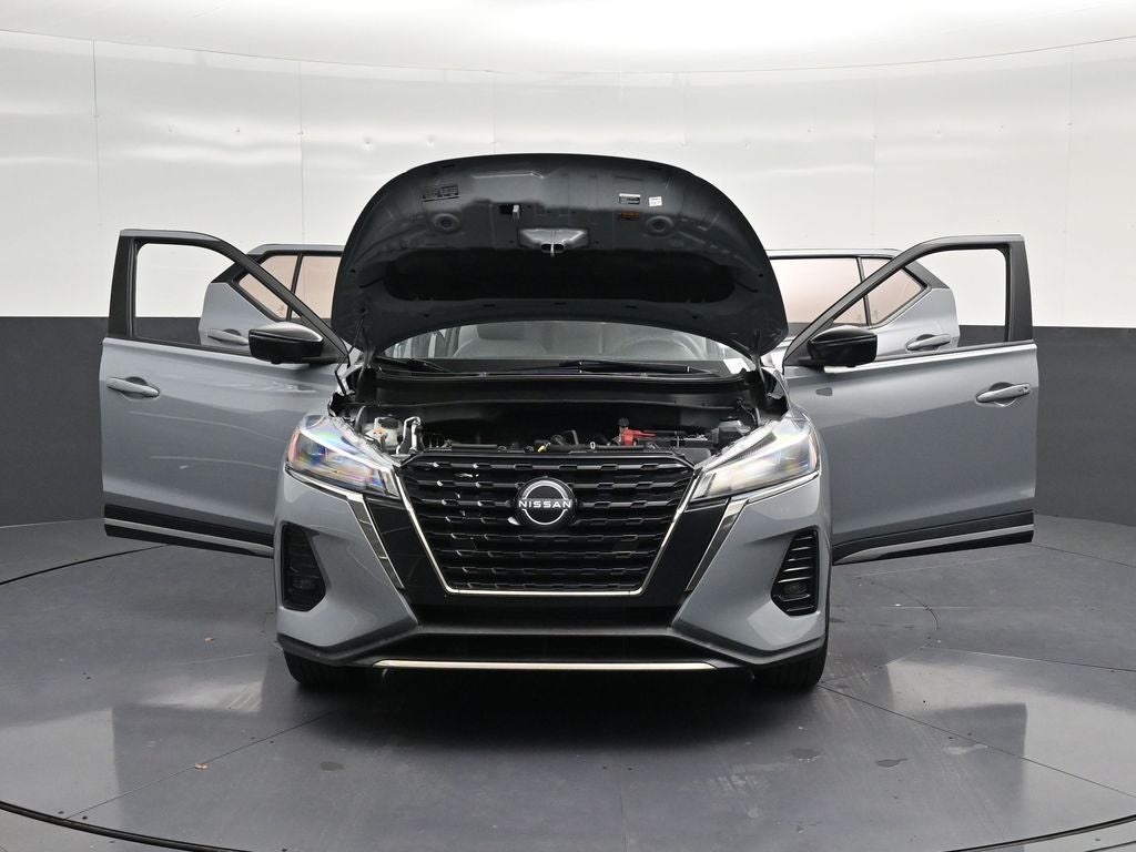 2022 Nissan Kicks SR