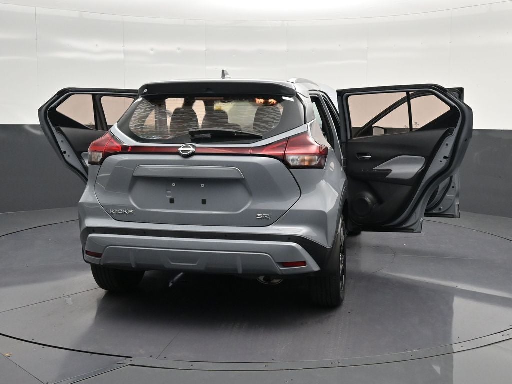 2022 Nissan Kicks SR