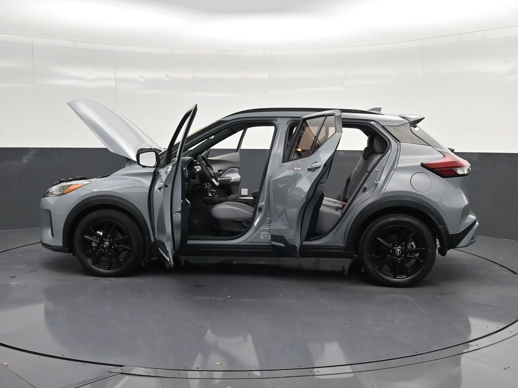 2022 Nissan Kicks SR