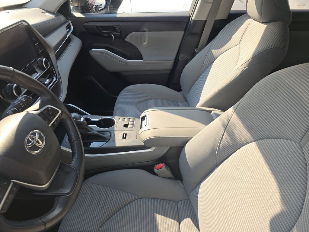 2023 Toyota Highlander LE