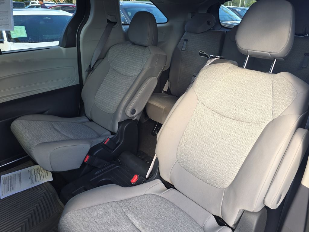 2023 Toyota Sienna LE 8 Passenger