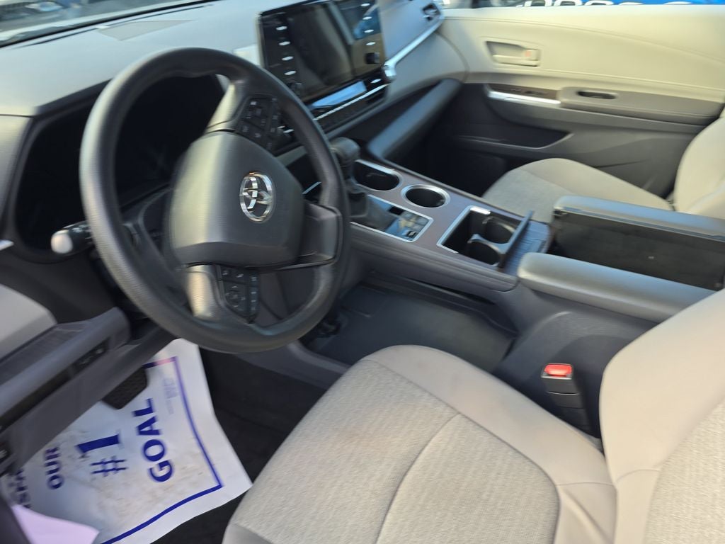 2023 Toyota Sienna LE 8 Passenger