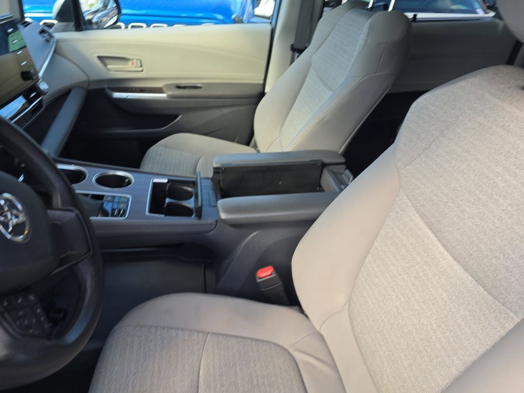 2023 Toyota Sienna LE 8 Passenger