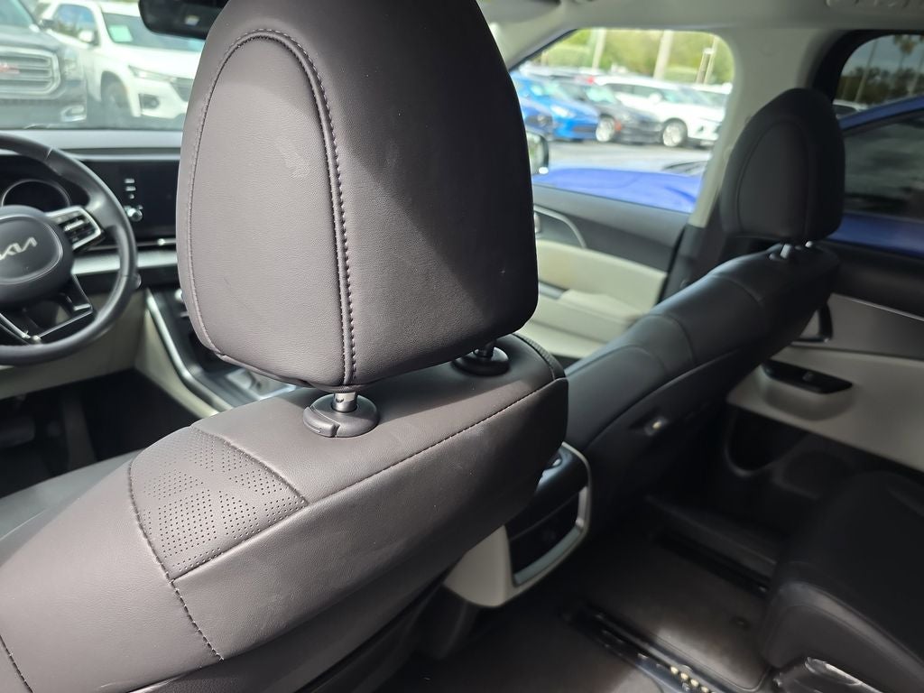 2024 Kia Carnival LX