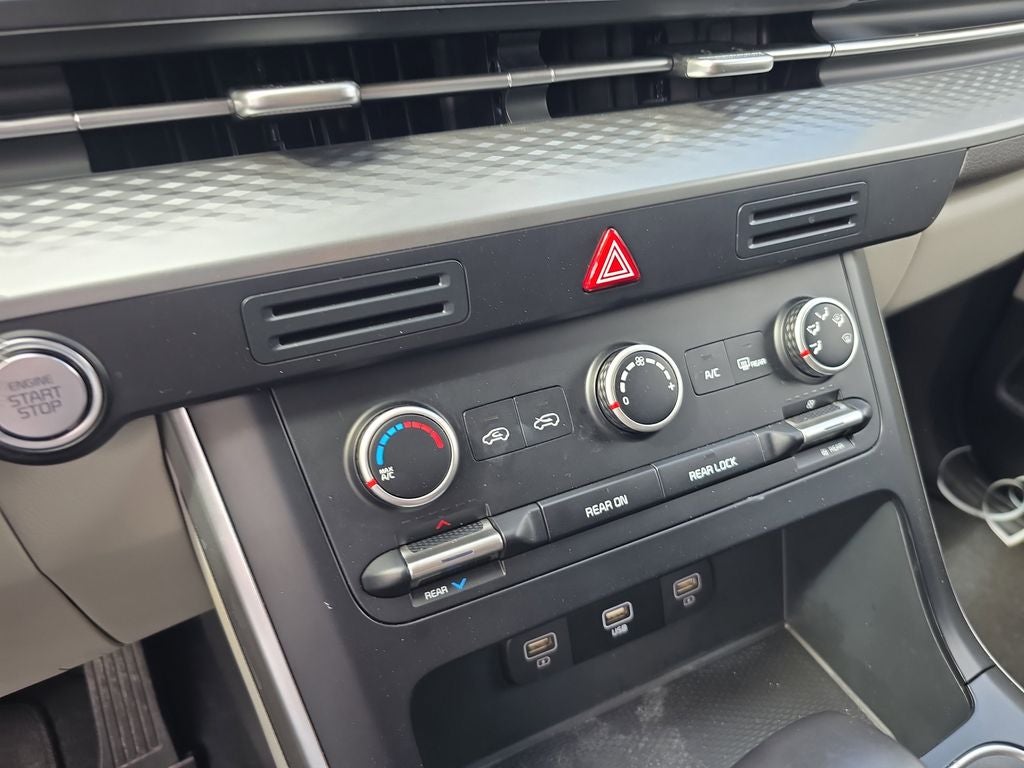 2024 Kia Carnival LX