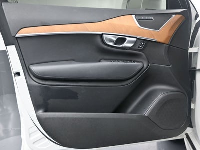 2024 Volvo XC90 B5 Plus
