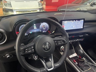 2025 Alfa Romeo Tonale Base